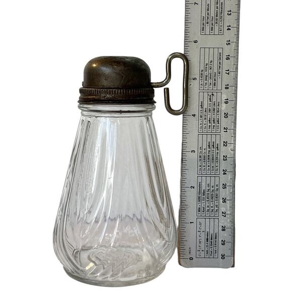 Vintage Clear Glass Nut Spice Grinder Turn Decor Retro Granny Cottage Farm House - Picture 3 of 7